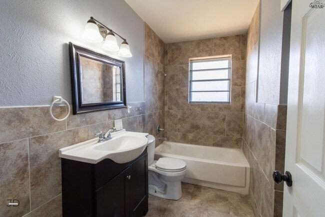 Building Photo - 4653 Balboa Dr