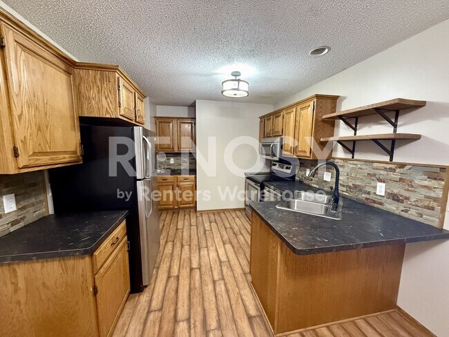 Building Photo - 6762 Gretchen Ct N
