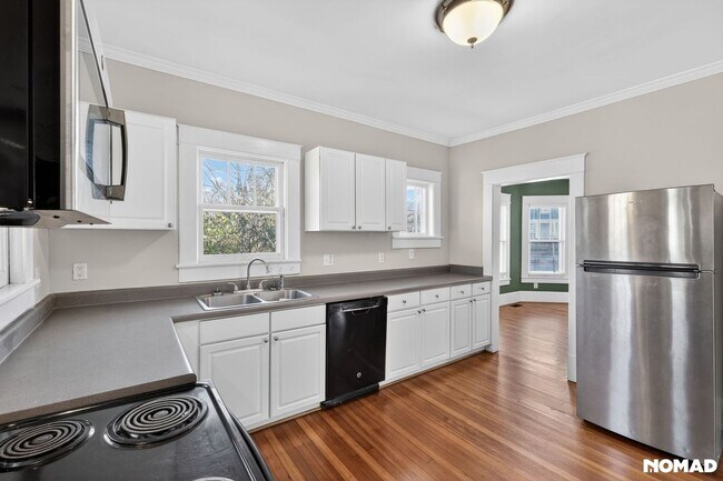 Building Photo - Charming 4BR House in Greensboro