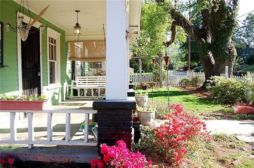 Building Photo - 1228 Grant St SE