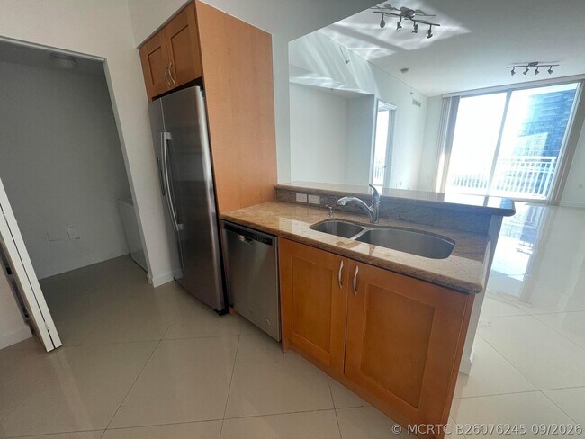 Building Photo - 1755 E Hallandale Beach Blvd