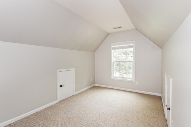 Building Photo - 6292 Colonial Vw