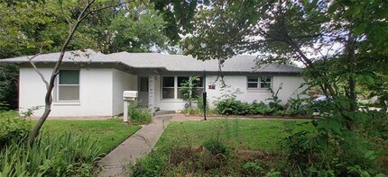 Building Photo - 2217 Glenwood Ln