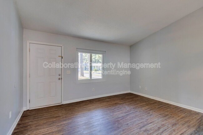 Building Photo - 128 Pointe S Dr