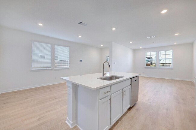 Building Photo - Modern Comfort in Avery Centre – Ready for You!