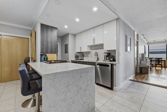 Building Photo - 65 E India Row