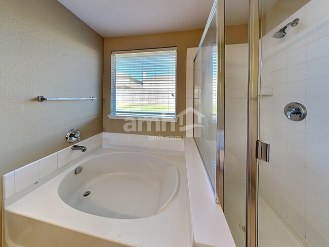 Building Photo - 2036 Hanakoa Falls Dr