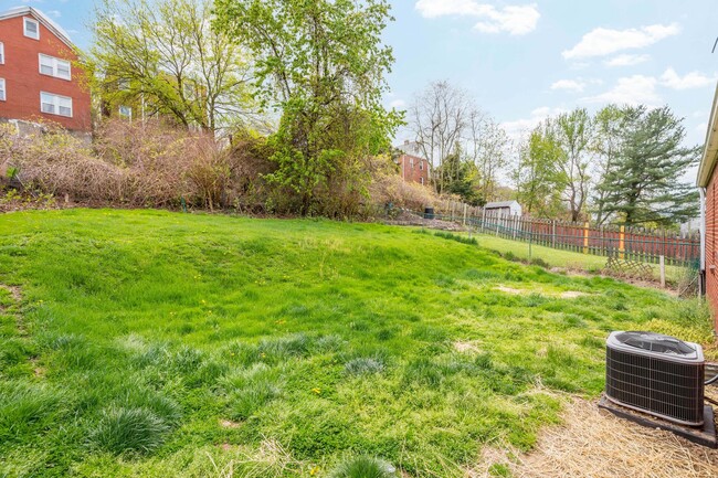 Building Photo - STUNNING 4 BEDROOM HOME IN THE CARRICK NEI...