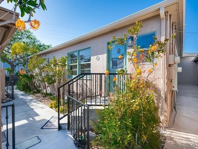 Building Photo - 1815 Mission Cliff Dr