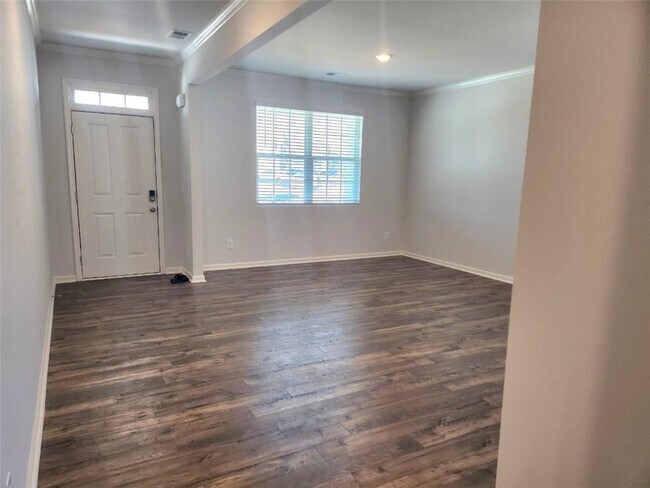 Building Photo - 710 Brookfield Dr