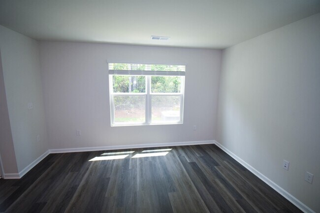 Building Photo - 619 Golden Resin Rd