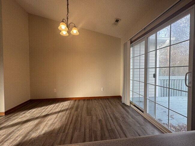 Building Photo - 101 May Ct