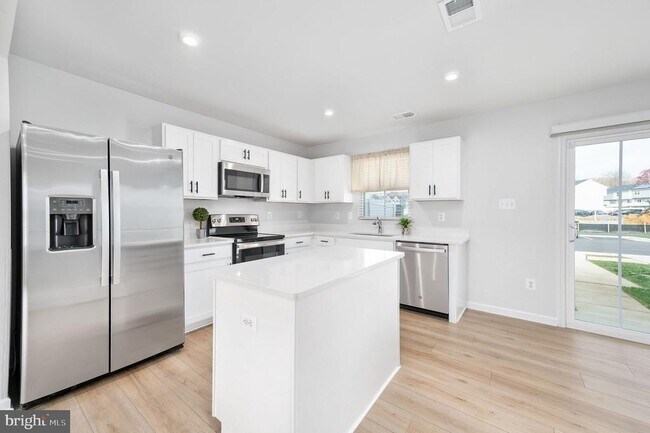 Building Photo - 7233 Statesman Blvd