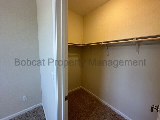 Building Photo - 862 Furlong Dr