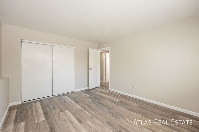 Building Photo - 3310 Cochran Dr