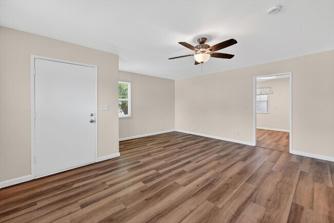 Building Photo - Charming Fullerton Cul-de-Sac Home with Large Yard & Detached Garage