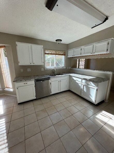 Building Photo - 507 Eaglecreek Dr