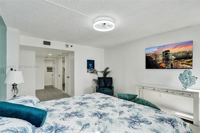 Building Photo - 1201 S Ocean Dr