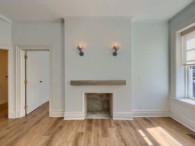 Building Photo - 1701 N Front St