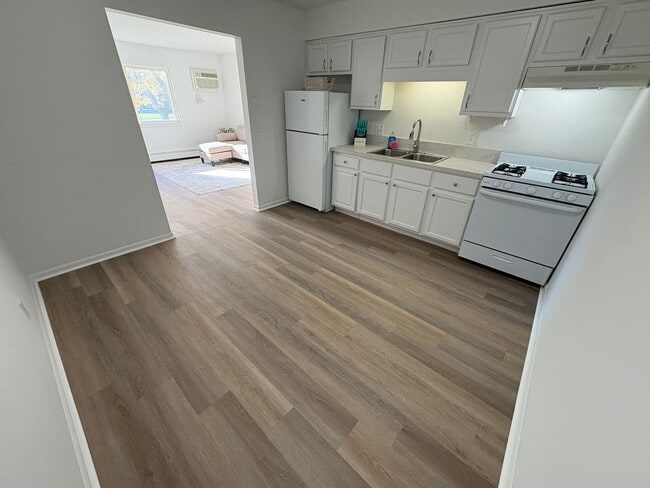 Interior Photo - Adler