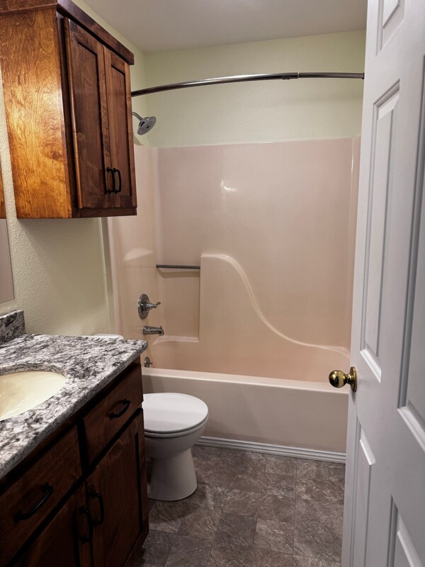 Building Photo - 815 Greenwood Dr