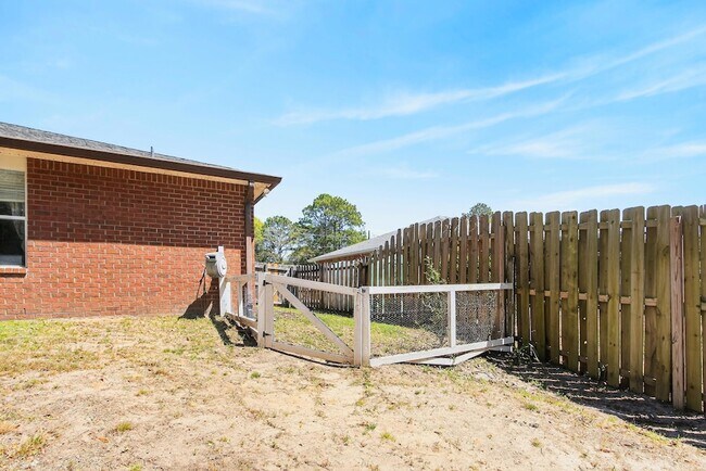 Building Photo - 1249 Northview Dr