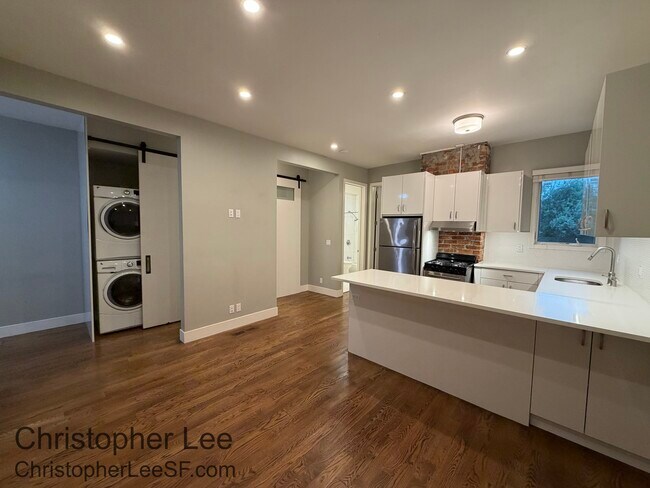 Building Photo - 2110 Baker St