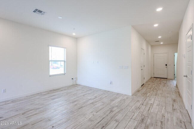 Building Photo - 2236 W Laurie Ln