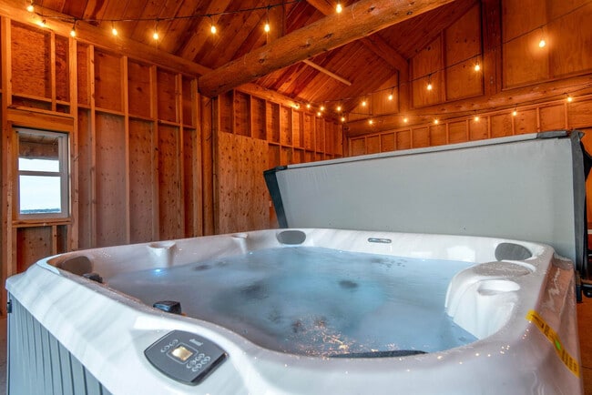 Building Photo - 1330 Larsen Ln