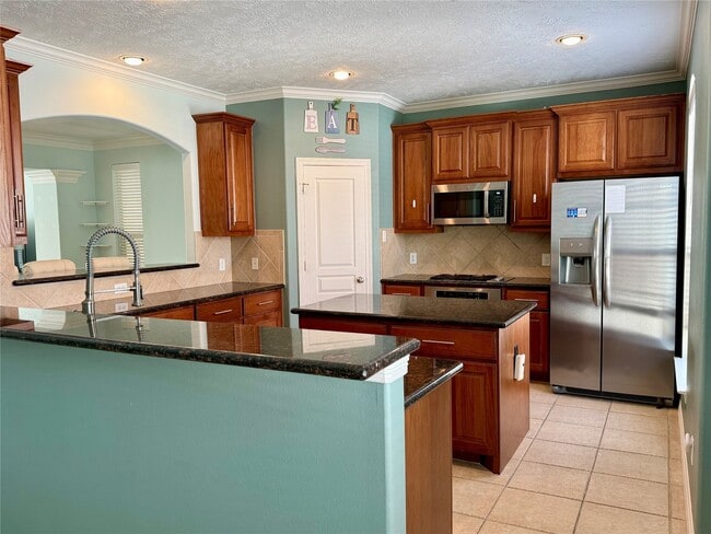 Building Photo - 3410 Skyline Village Dr