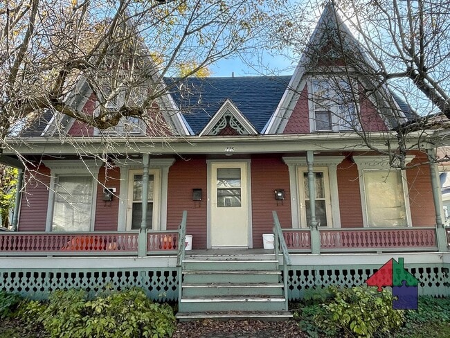 Building Photo - 225 Elm St