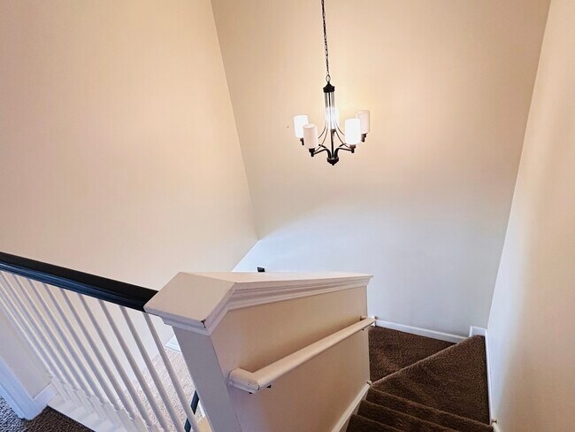 Building Photo - 988 Sheridan Cir