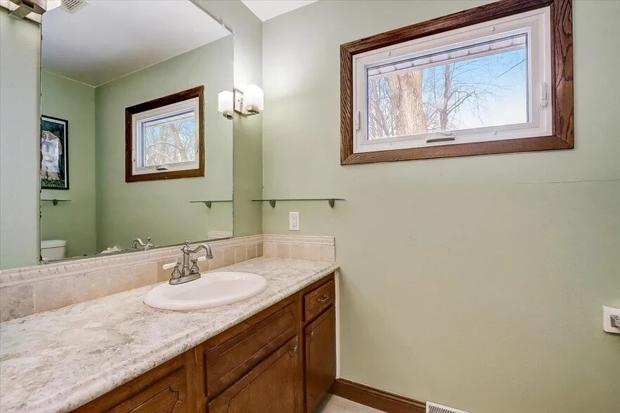 Building Photo - 4906 Academy Dr