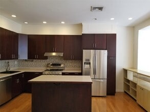 Building Photo - 232 E 53rd St