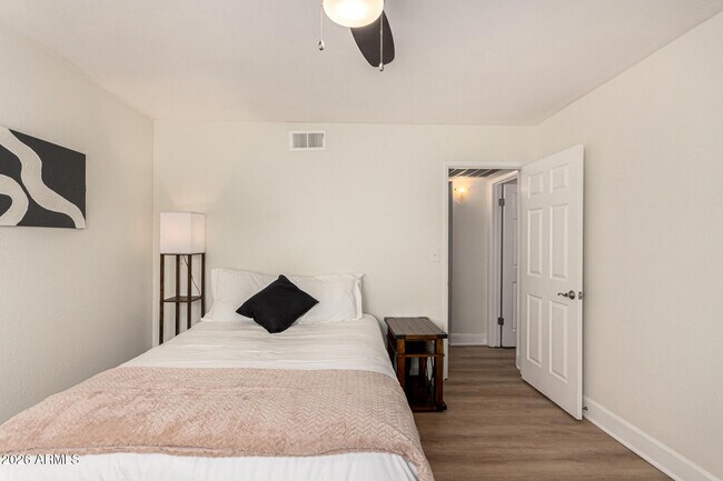 Building Photo - 5877 N Granite Reef Rd