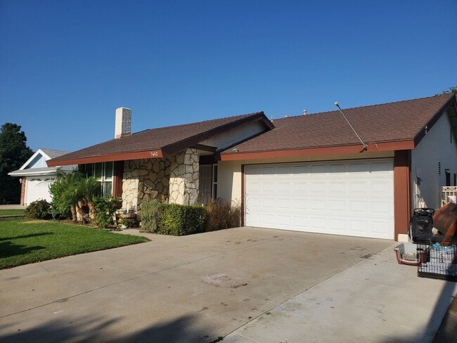 Building Photo - Single Family and Single Story Beautiful H...