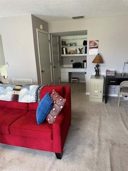 Building Photo - 731 Masterpiece Dr