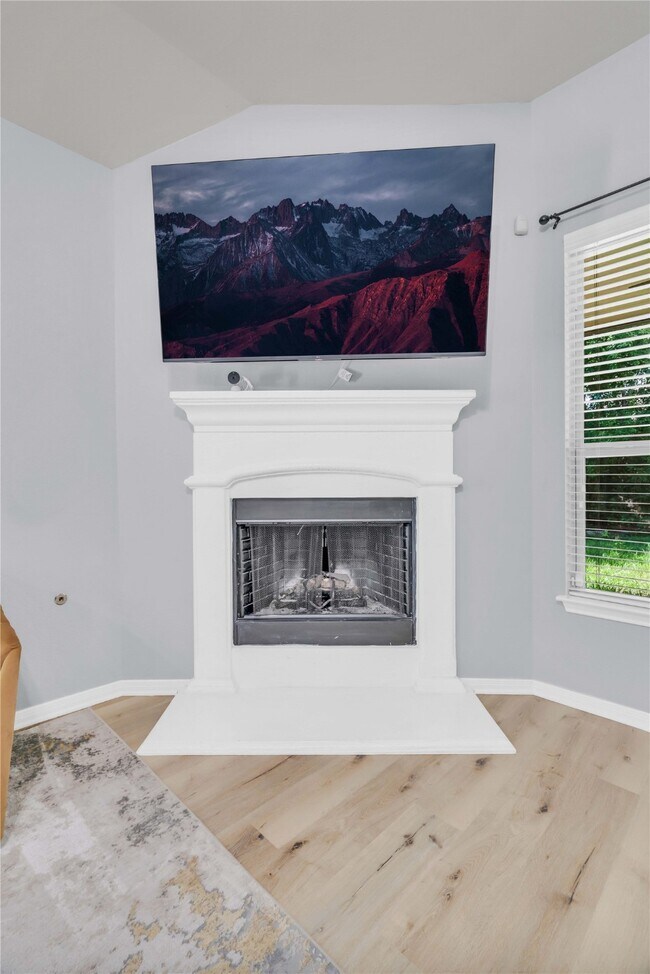 Building Photo - 2450 Garden Shadow Dr