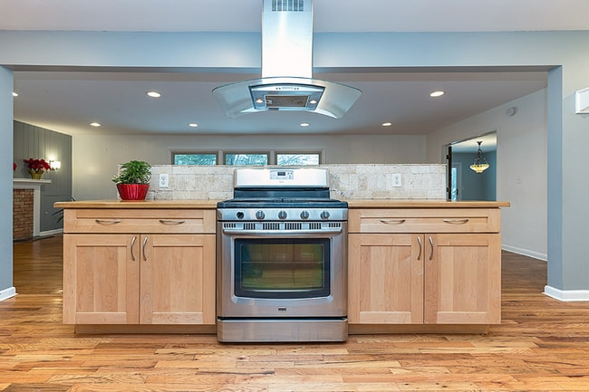 Building Photo - 4682 Huron Hill Dr