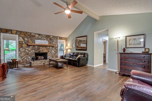 Building Photo - 428 Riverlake Ct