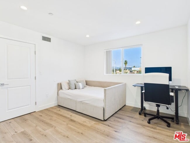 Building Photo - 14525 Killion St