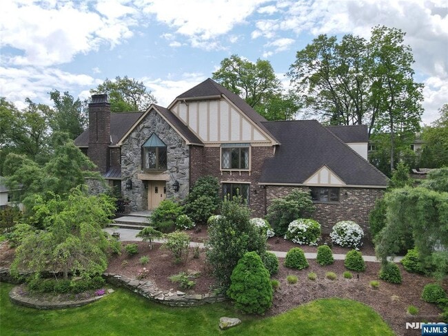 Building Photo - 39 Springhouse Rd