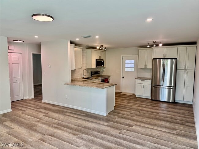 Building Photo - 3181 Poinciana Dr