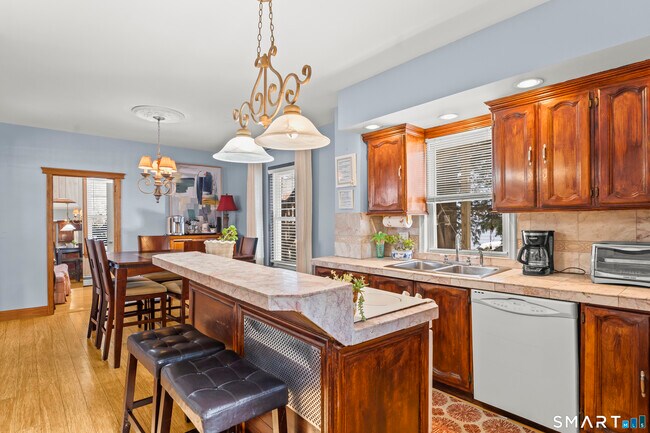 Building Photo - 94 Neptune Ave