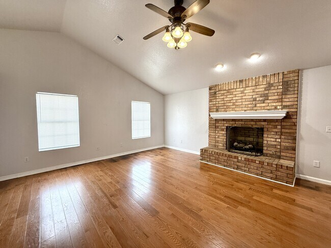 Building Photo - 427 N Rockford Pl