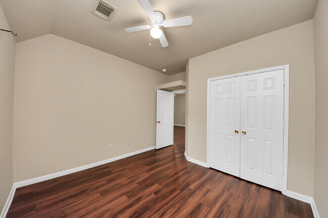 Building Photo - 530 Majestic Ridge Dr