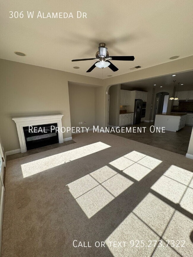 Building Photo - 306 W Alameda Dr