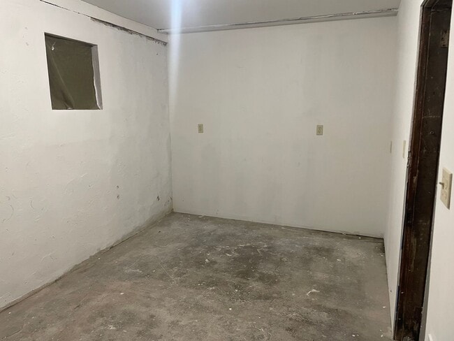 Building Photo - Eliot neighborhood House: 2 bedroom, large basement, hardwood floors, & laundry units