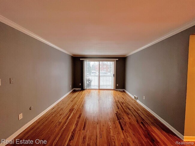 Building Photo - 463 N Eton St