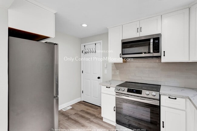 Building Photo - Charming Portland Retreat: Spacious Home w...